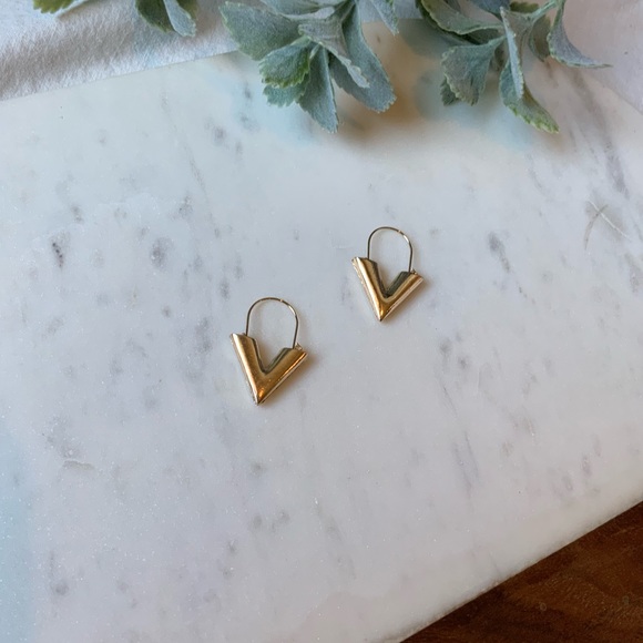 The Audri - Geometric Triangle Golden Hoops - Picture 5 of 8